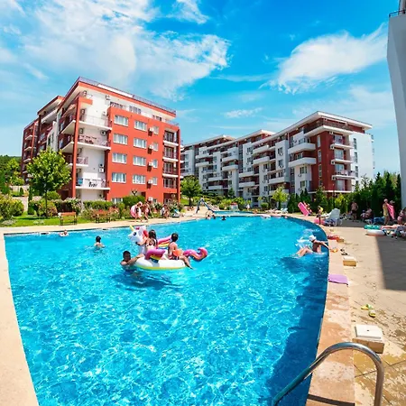 Panorama Apartment *