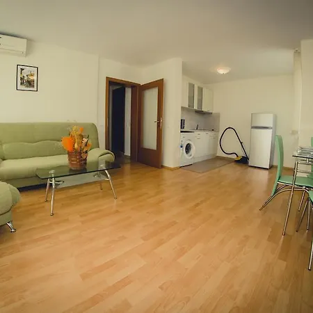 Panorama Apartment *