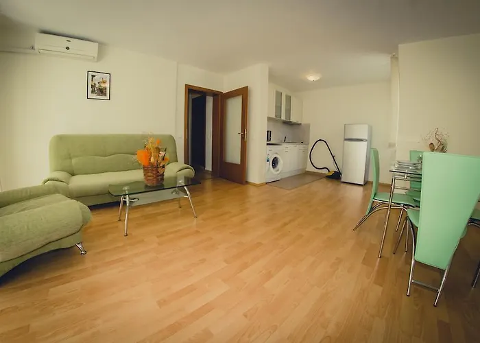 Panorama Apartment *