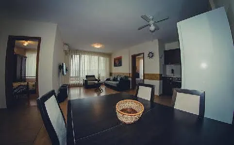 Panorama Apartment *